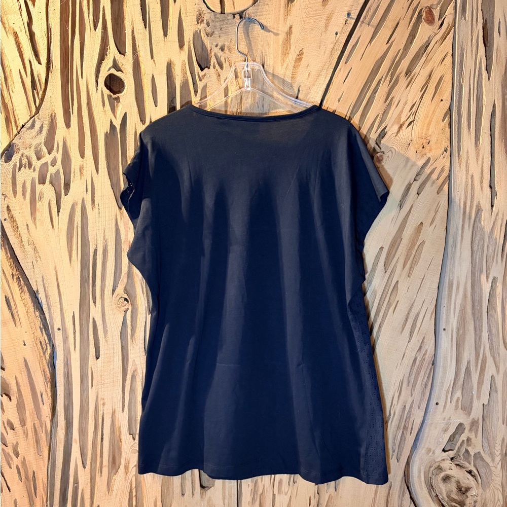Serra 100% cotton black cap sleeve eyelet tee. Size: L - Picture 4 of 5